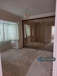 3 bedroom bungalow to rent, Meadfield Road, Langley Sl3, SL3