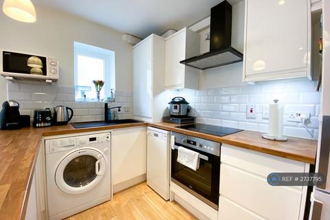2 bedroom flat to rent, Pankhurst Avenue, London, E16