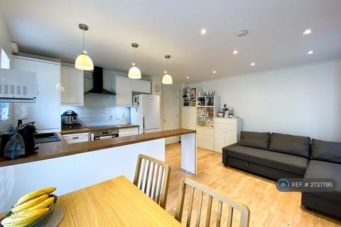 2 bedroom flat to rent, Pankhurst Avenue, London, E16