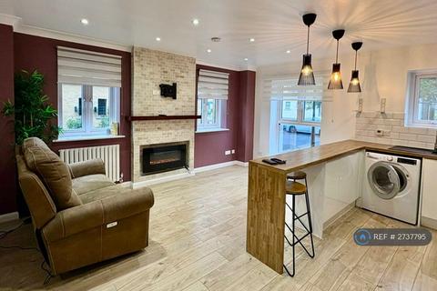 2 bedroom flat to rent, Pankhurst Avenue, London, E16