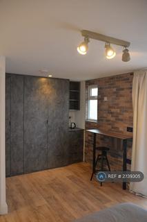1 bedroom in a house share to rent, Hounslow, London, TW5