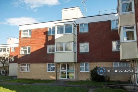 2 bedroom flat to rent, Langdale Gardens, Reading, RG6