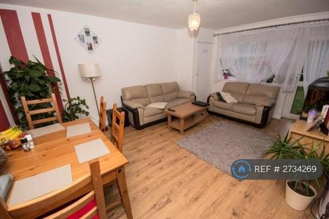2 bedroom flat to rent, Langdale Gardens, Reading, RG6