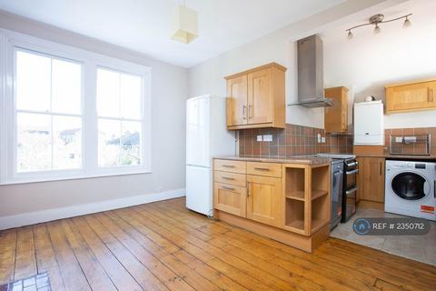 3 bedroom maisonette to rent, Glencairn Road, London, SW16