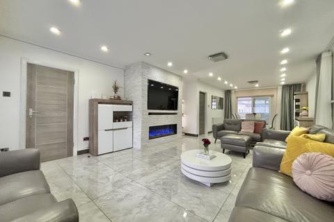 5 bedroom detached house for sale, Clifton Drive, South Shore FY4