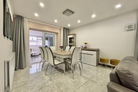 5 bedroom detached house for sale, Clifton Drive, South Shore FY4