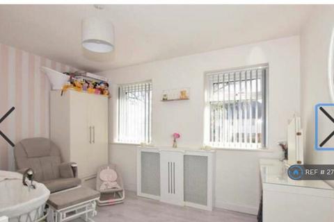 2 bedroom terraced house to rent, Violet Close, Chatham, ME5