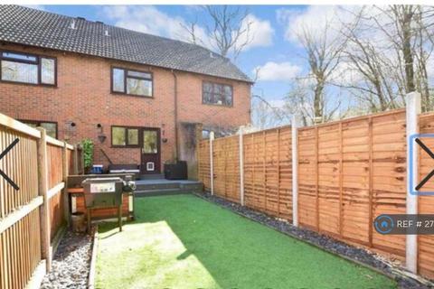 2 bedroom terraced house to rent, Violet Close, Chatham, ME5