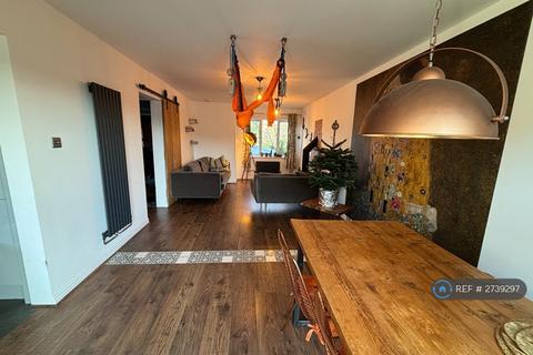 3 bedroom detached house to rent, Augustus Way, Lydney, GL15