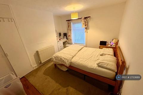 2 bedroom terraced house to rent, Clifton Street, Exeter, EX1