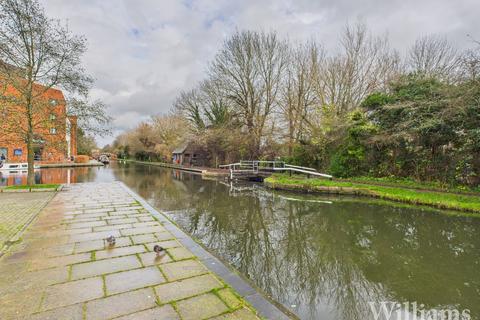 2 bedroom flat for sale, Walton Street, Aylesbury HP21