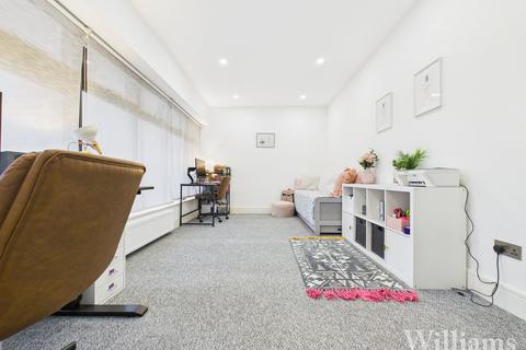 2 bedroom flat for sale, Walton Street, Aylesbury HP21