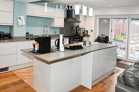 4 bedroom semi-detached house for sale, Midhurst Road, Birmingham, West Midlands
