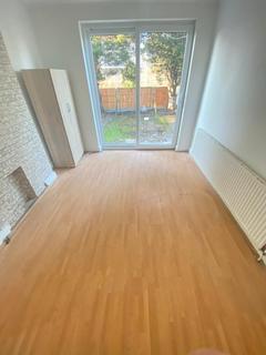 3 bedroom terraced house to rent, London E17