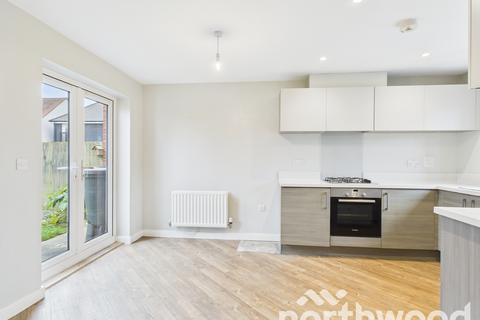 3 bedroom terraced house to rent, Bramling Avenue, Finberry, Ashford, TN25