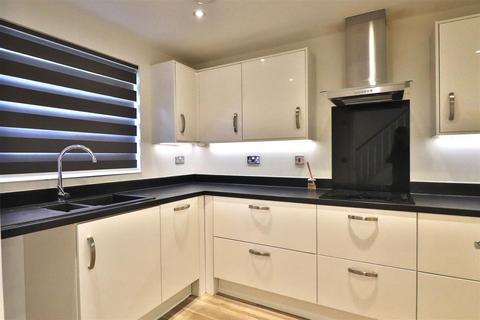 4 bedroom detached house to rent, Blackbird Lane, Goring-by-sea, BN12