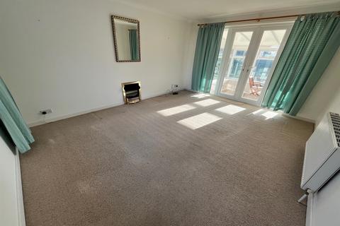 3 bedroom detached bungalow to rent, Broadstone