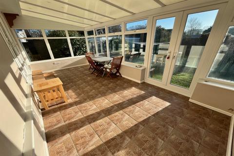 3 bedroom detached bungalow to rent, Broadstone