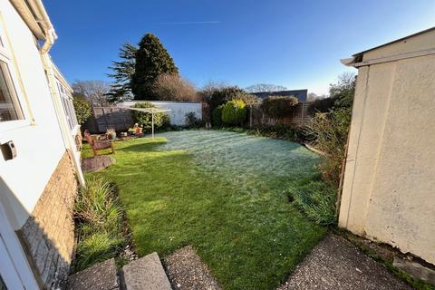 3 bedroom detached bungalow to rent, Broadstone