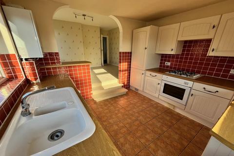 3 bedroom detached bungalow to rent, Broadstone