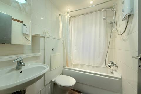 2 bedroom flat to rent, Pembroke Road, London, W8