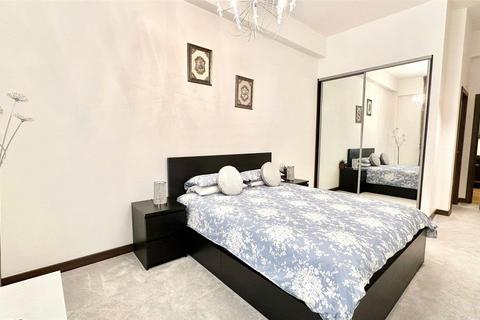 2 bedroom apartment for sale, Longbridge Road, London RM8