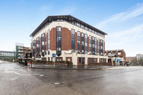 2 bedroom flat to rent, Ringside, High Street, Bracknell, RG12