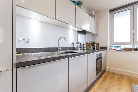 2 bedroom flat to rent, Ringside, High Street, Bracknell, RG12