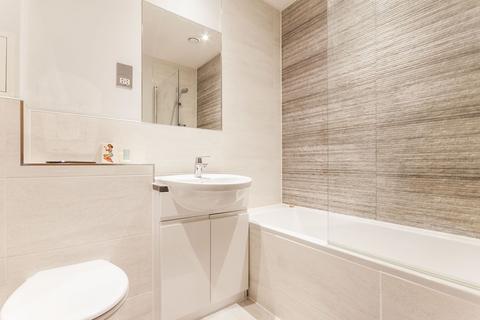 2 bedroom flat to rent, Ringside, High Street, Bracknell, RG12