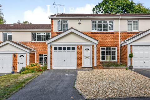 3 bedroom terraced house to rent, St Ives Gardens, BH2
