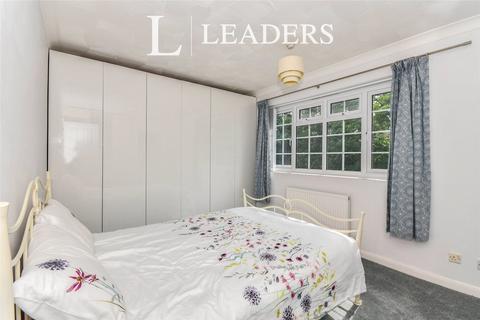 3 bedroom terraced house to rent, St Ives Gardens, BH2