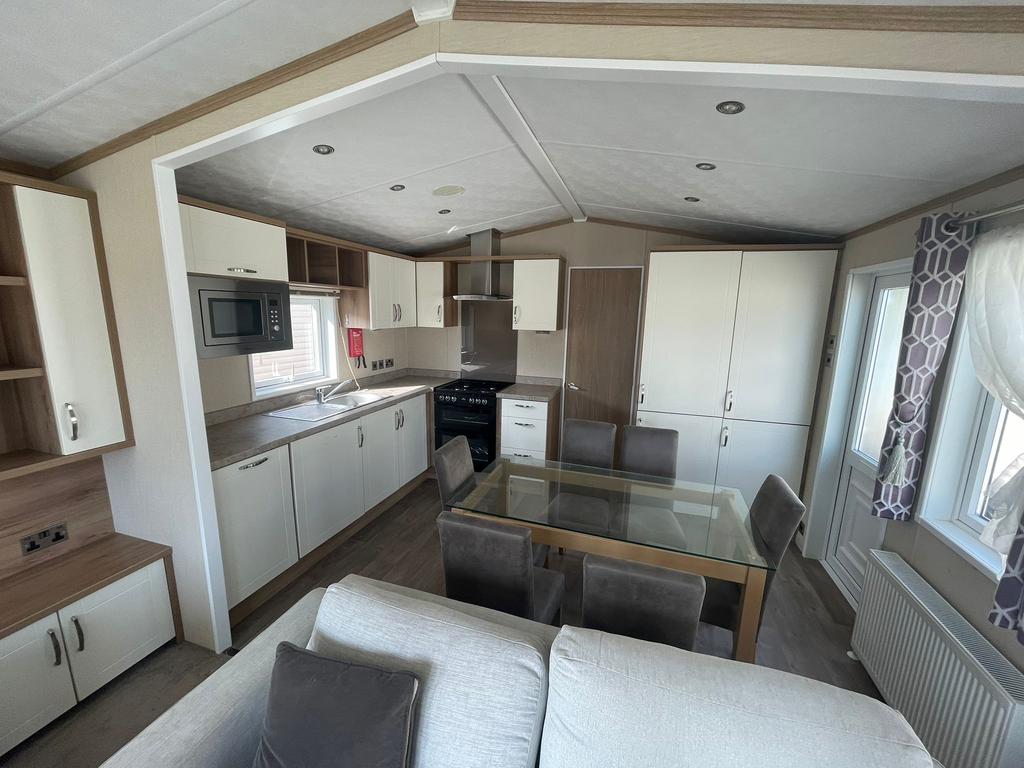 Kitchen &amp; Dining Area