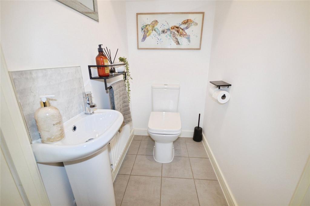 Cloakroom/Wc