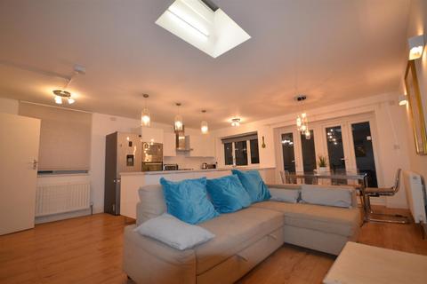 3 bedroom house to rent, Grasmere Avenue, Wembley, HA9 8TG