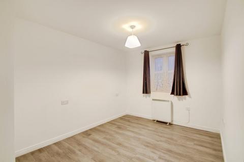 2 bedroom apartment to rent, Scholars Walk, Slough SL3