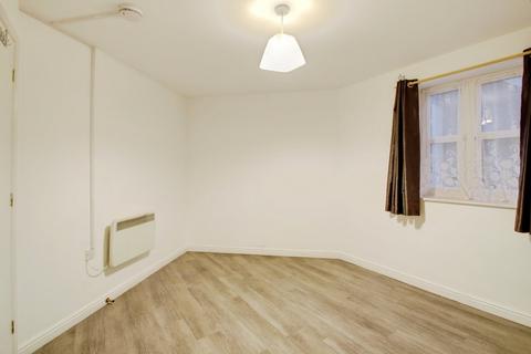 2 bedroom apartment to rent, Scholars Walk, Slough SL3