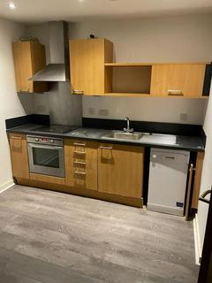 2 bedroom flat to rent, Green View, Salford M7