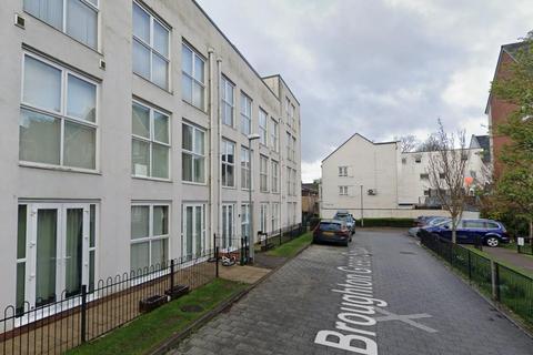 2 bedroom flat to rent, Green View, Salford M7