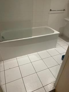 2 bedroom flat to rent, Green View, Salford M7