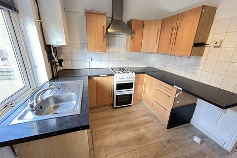 2 bedroom terraced house to rent, Dawson Place, Bradford,
