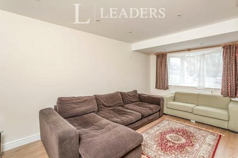 undefined, Fishers Field, Buckingham, Buckinghamshire, MK18