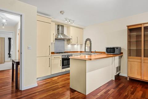2 bedroom flat for sale, Quaker Street, London
