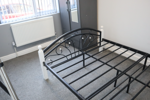3 bedroom terraced house to rent, Western Road, Leicester LE3