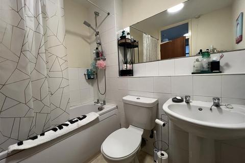 1 bedroom flat to rent, Overbury Avenue, Beckenham, BR3