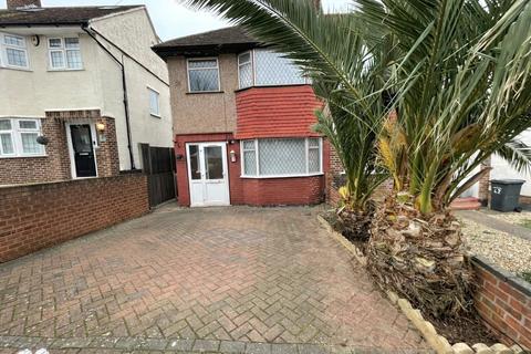 3 bedroom end of terrace house to rent, Oldstead Road, Bromley, BR1
