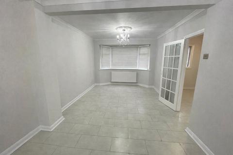 3 bedroom end of terrace house to rent, Oldstead Road, Bromley, BR1