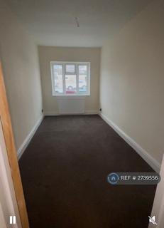 4 bedroom terraced house to rent, Rochfords Gardens, Slough, SL2
