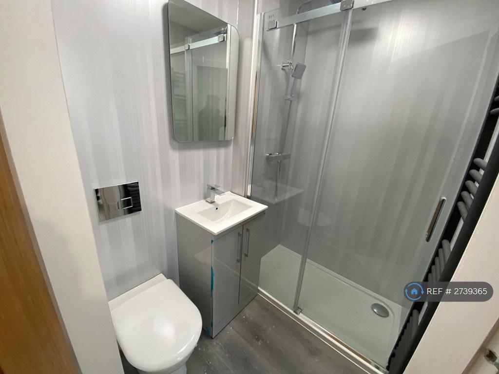 En Suite To Master Bedroom