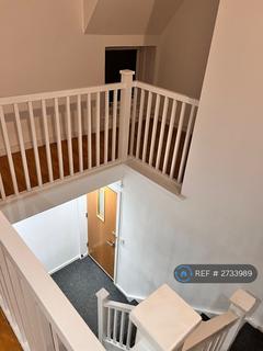 2 bedroom flat to rent, Sweyne Avenue, Southend-On-Sea, SS2