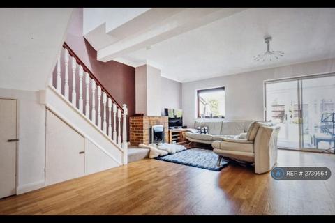 5 bedroom semi-detached house to rent, Eden Road, Croydon, CR0